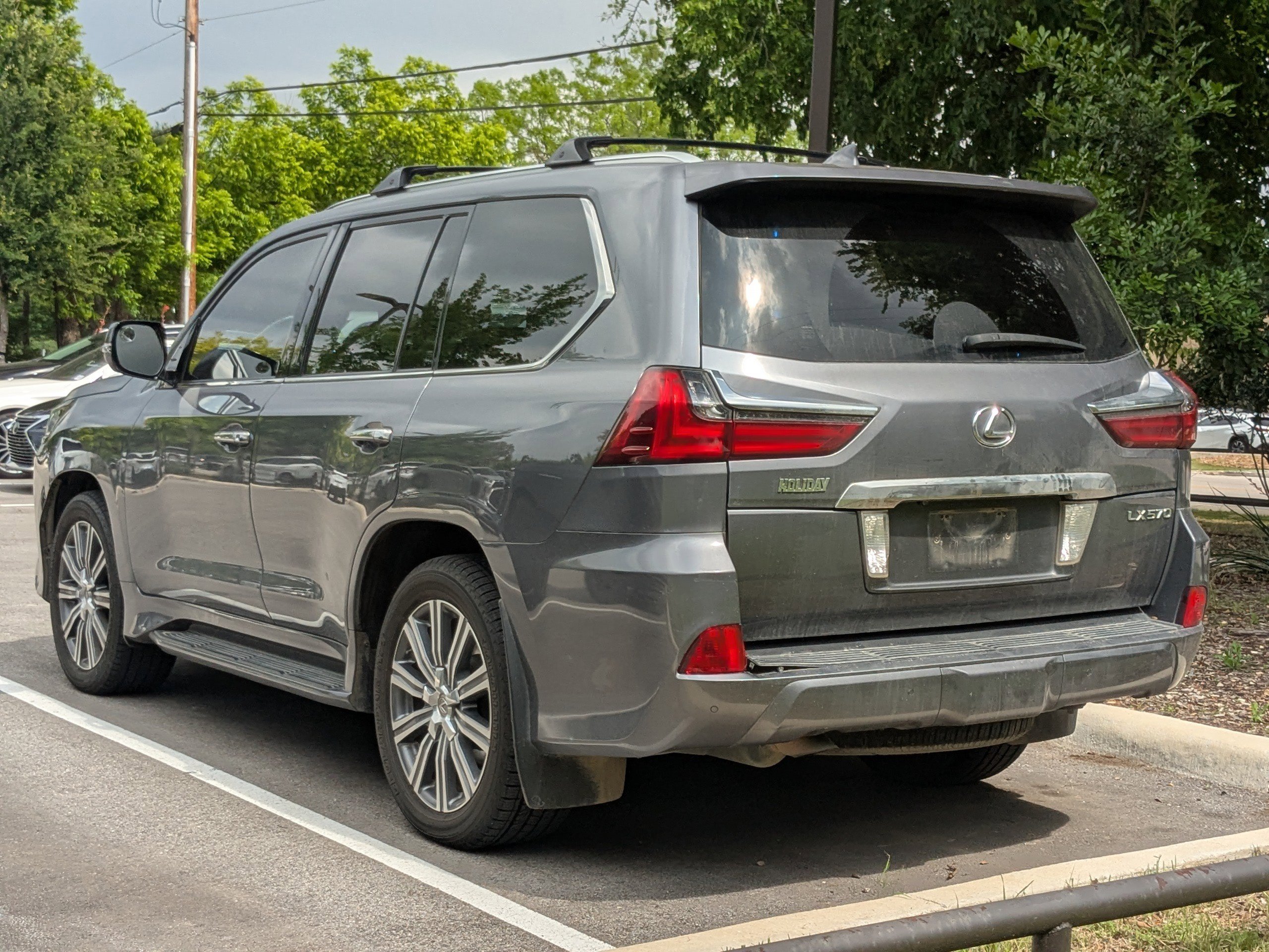 Used 2017 Lexus LX 570 4WD w/ Luxury Package image 4