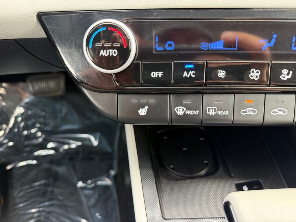 Used 2024 Hyundai Elantra Limited FWD image 25