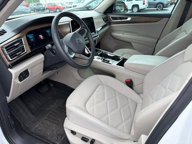 Used 2024 Volkswagen Atlas SE w/ Panoramic Sunroof Package AWD/4WD image 4