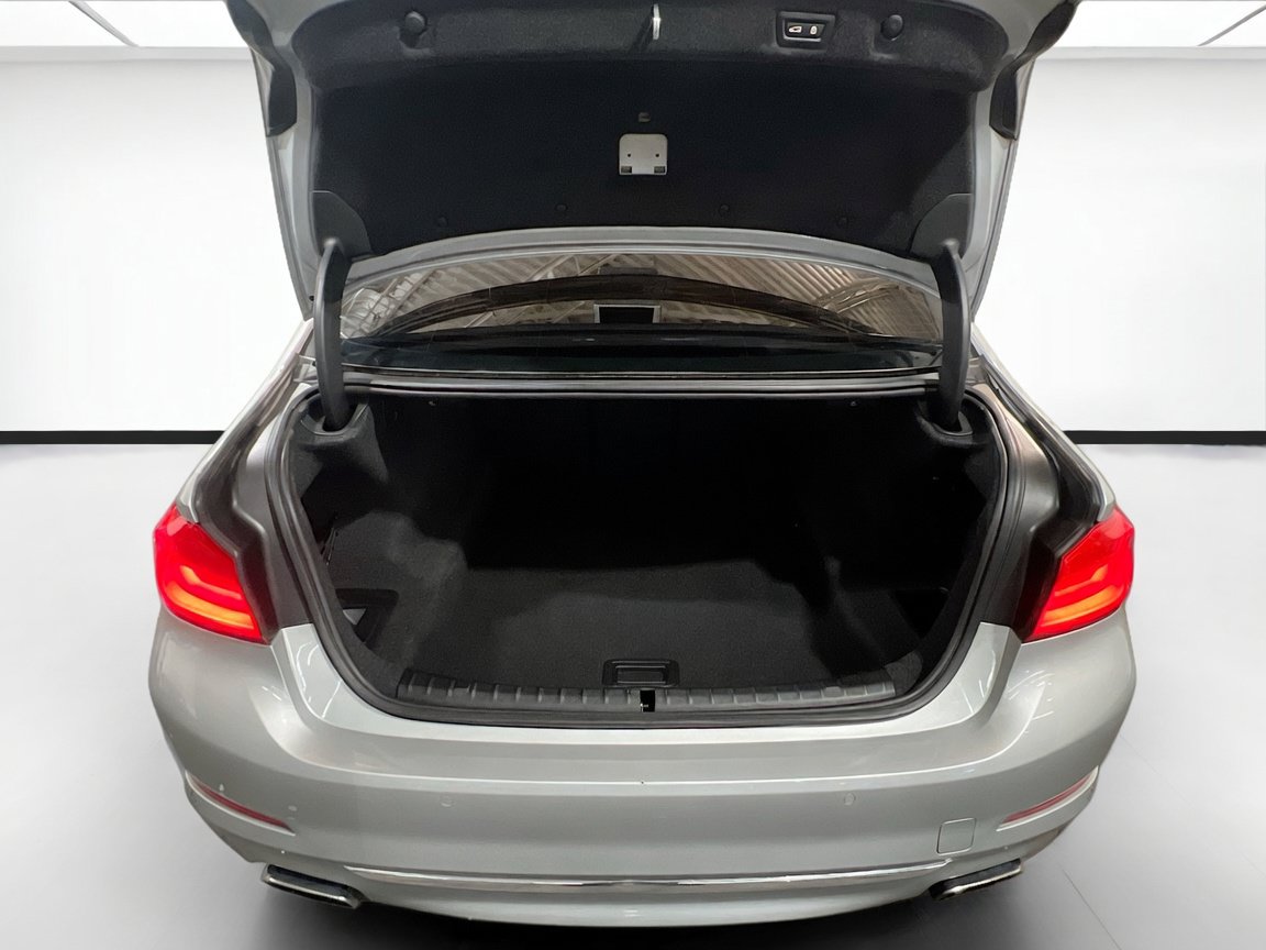 Used 2020 BMW 540i w/ Premium Package RWD image 21