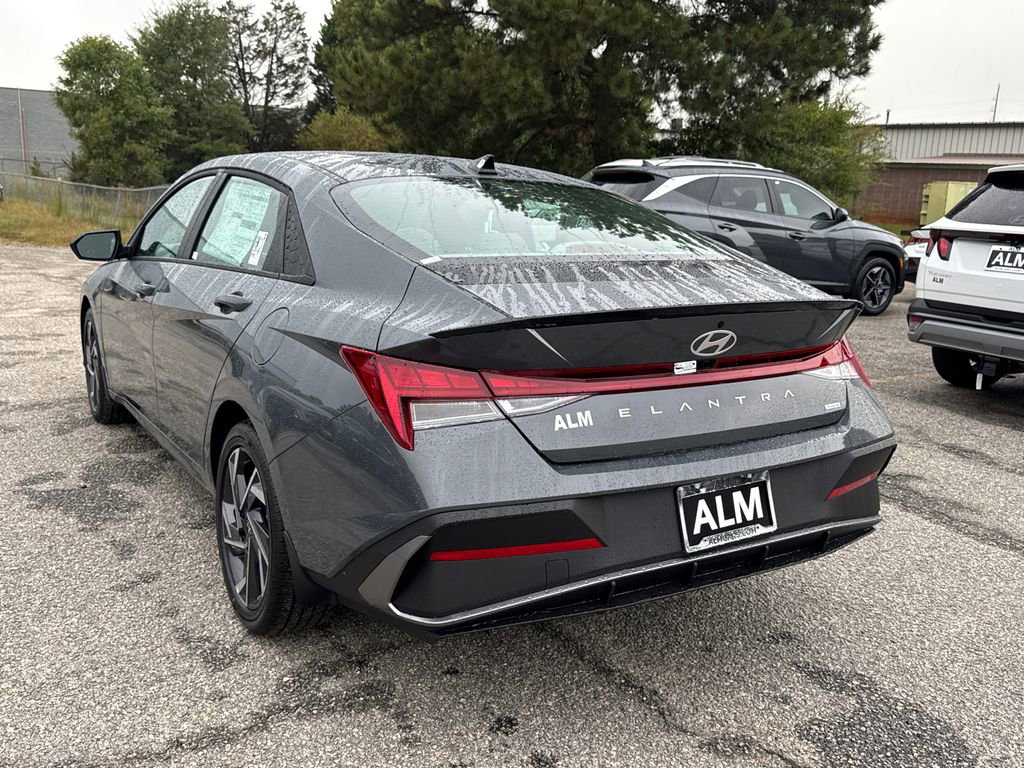 New 2025 Hyundai Elantra SEL image 3