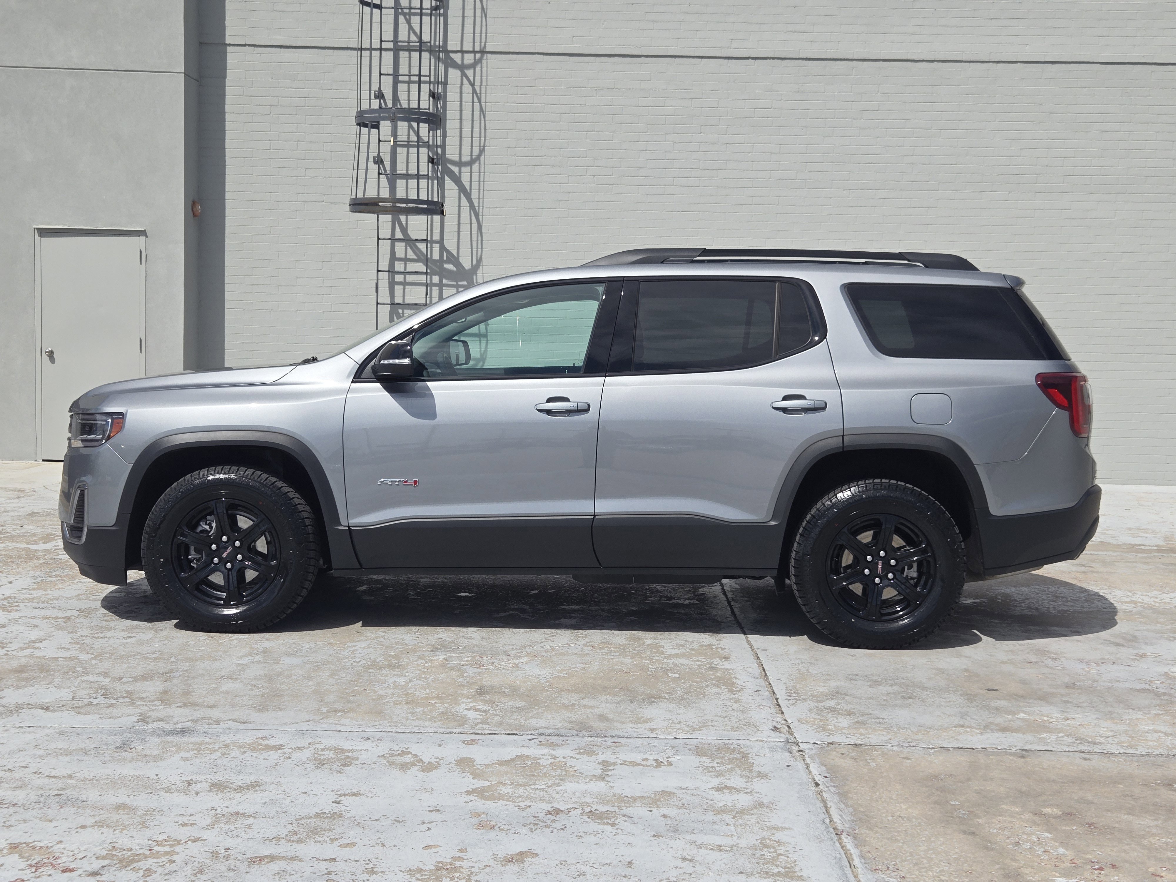 Used 2023 GMC Acadia AT4 w/ Preferred Package image 5