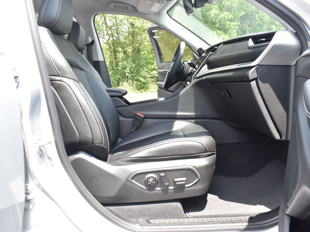 Used 2023 Jeep Grand Cherokee L Limited w/ Trailer Tow Group (B) image 29