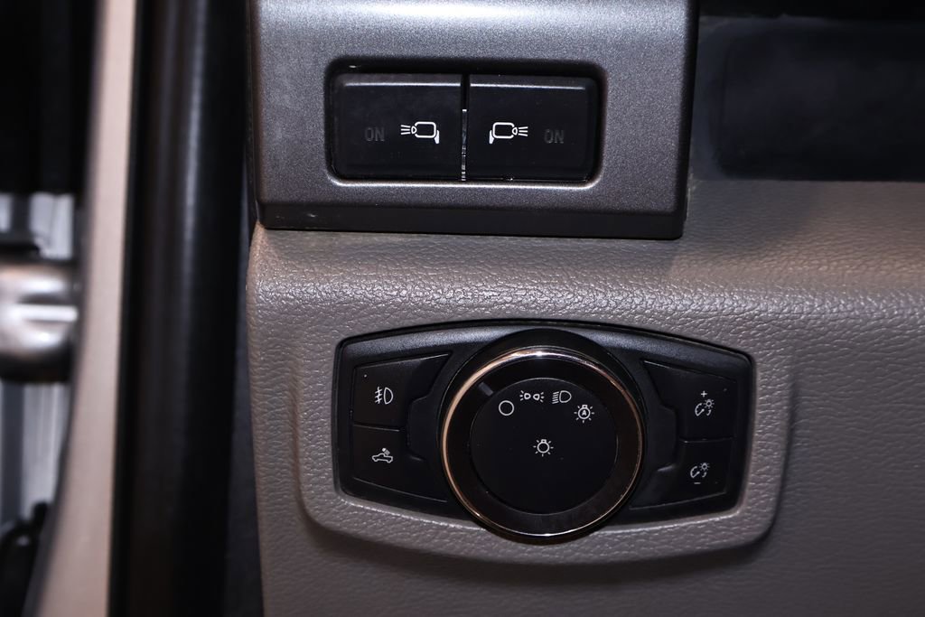 Certified 2019 Ford F250 XLT w/ XLT Premium Package AWD/4WD image 26