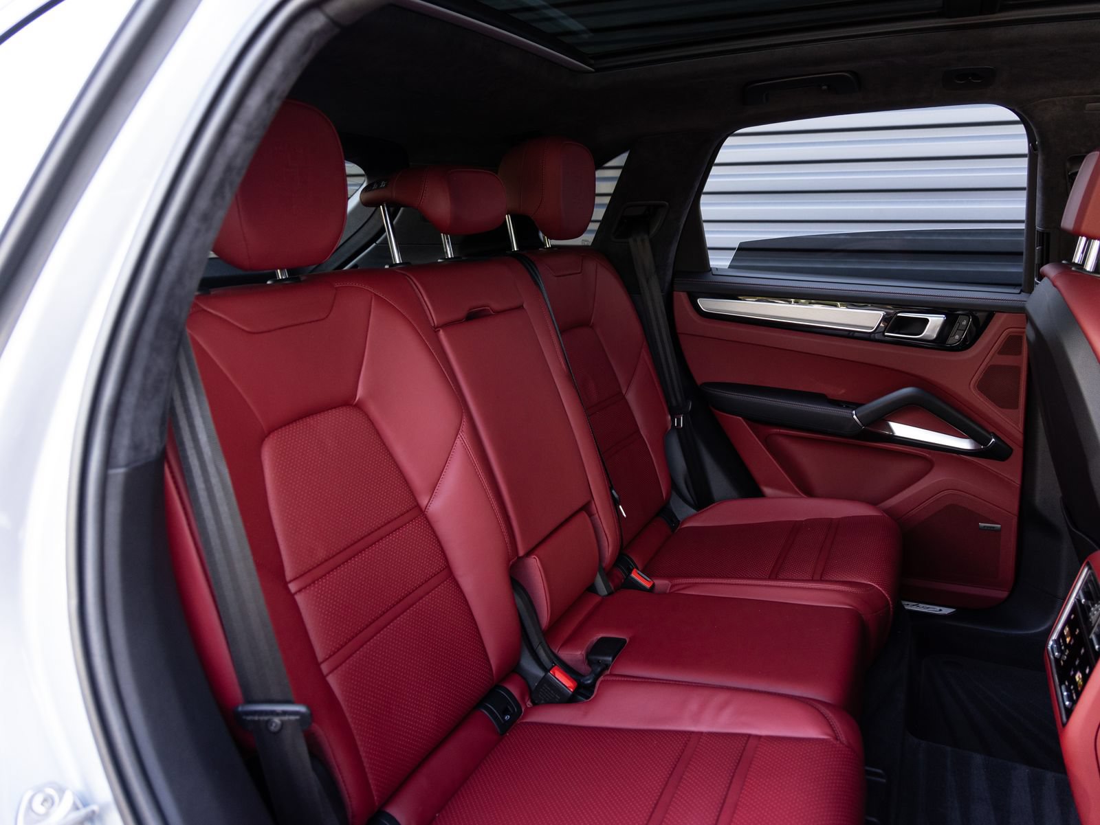 Certified 2023 Porsche Cayenne Turbo S AWD/4WD image 30
