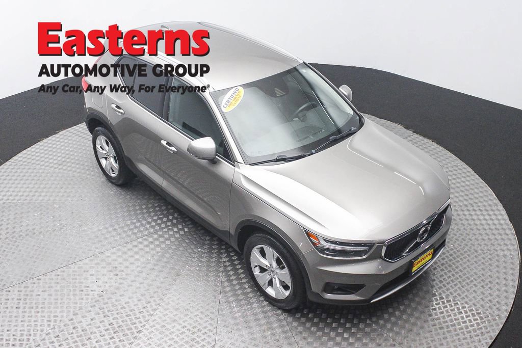 Used 2022 Volvo XC40 T4 Momentum FWD image 3