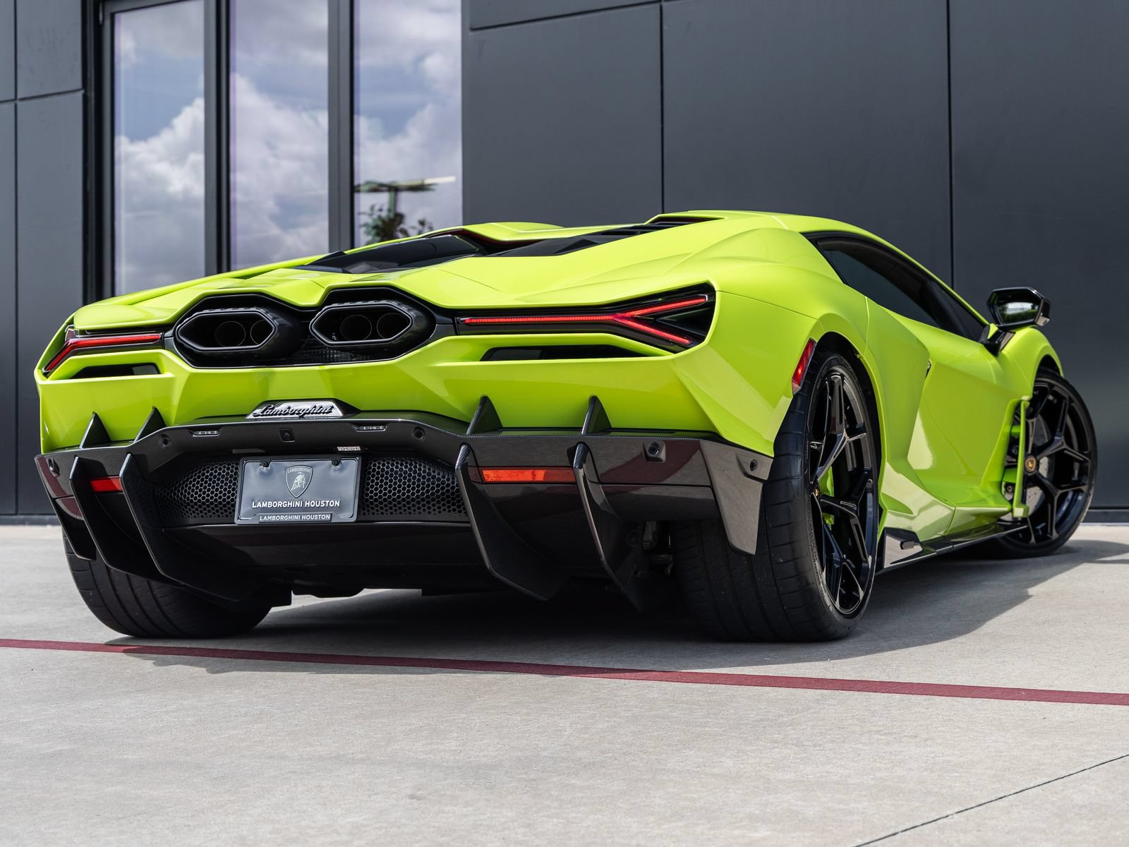 Used 2025 Lamborghini Revuelto AWD/4WD image 9