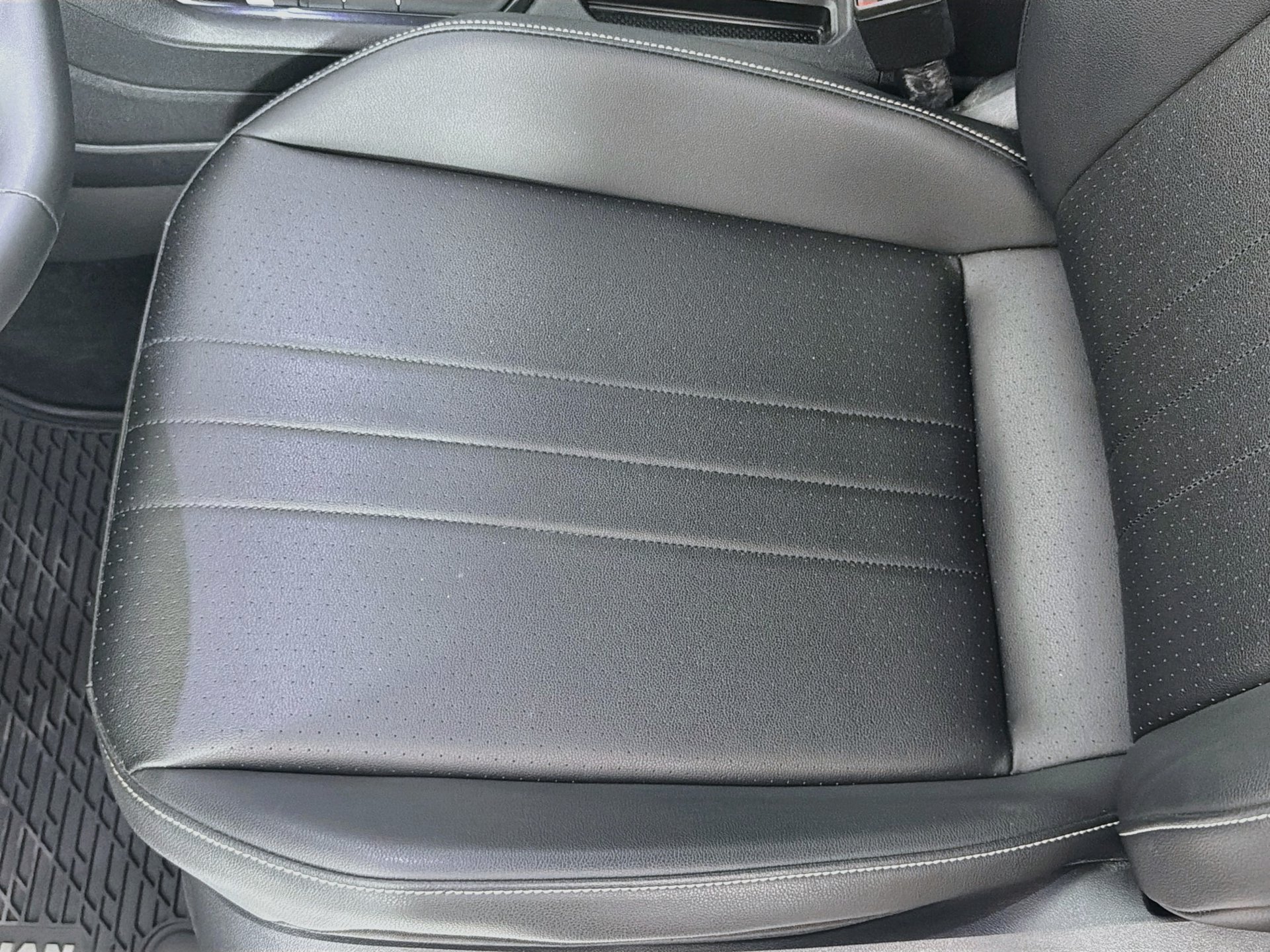 Used 2023 Volkswagen Tiguan SE R-Line FWD image 17