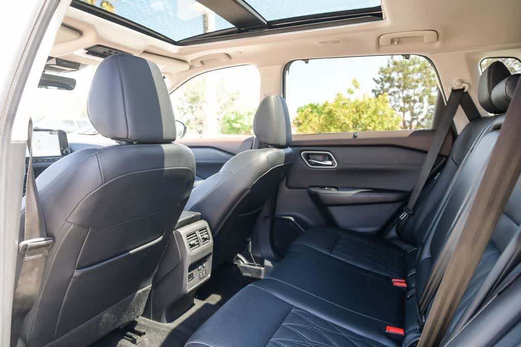 Used 2023 Nissan Rogue Platinum w/ Platinum Premium Package FWD image 18
