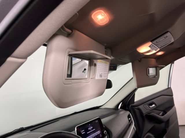 Used 2025 Nissan Rogue SV FWD image 34