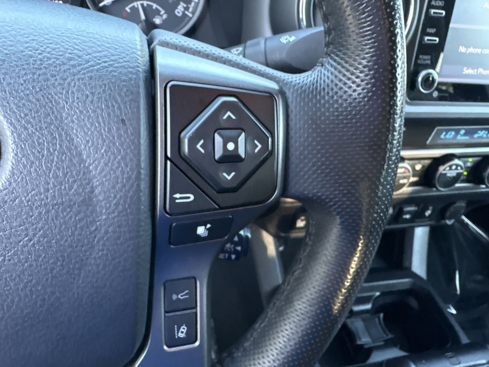Used 2023 Toyota Tacoma TRD Off-Road w/ Technology Package AWD/4WD image 24