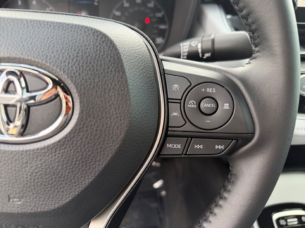 Used 2025 Toyota Corolla SE w/ Carpet Mat Package (TMS) FWD image 16