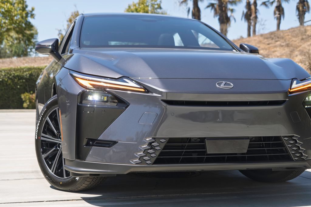 New 2026 Lexus ES 350h AWD image 5