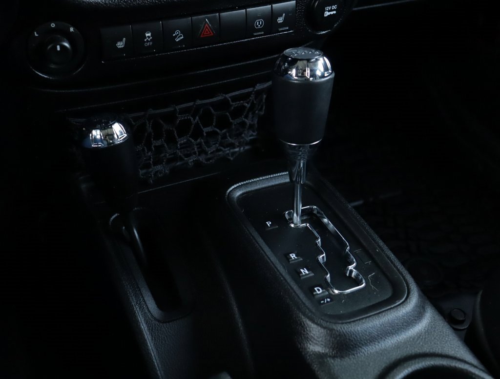 Used 2015 Jeep Wrangler Unlimited Sahara image 15