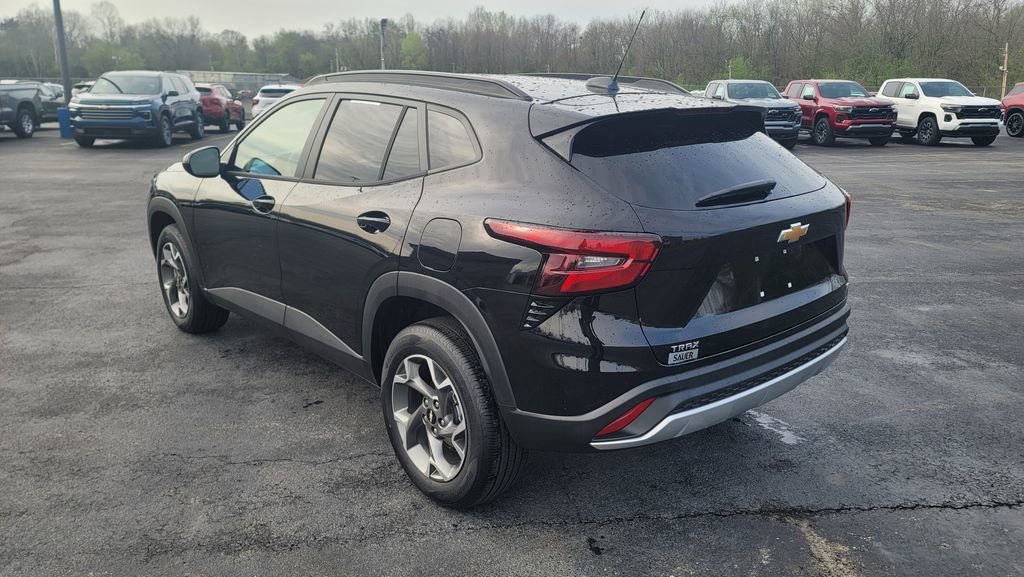 Used 2026 Chevrolet Trax LT FWD image 9