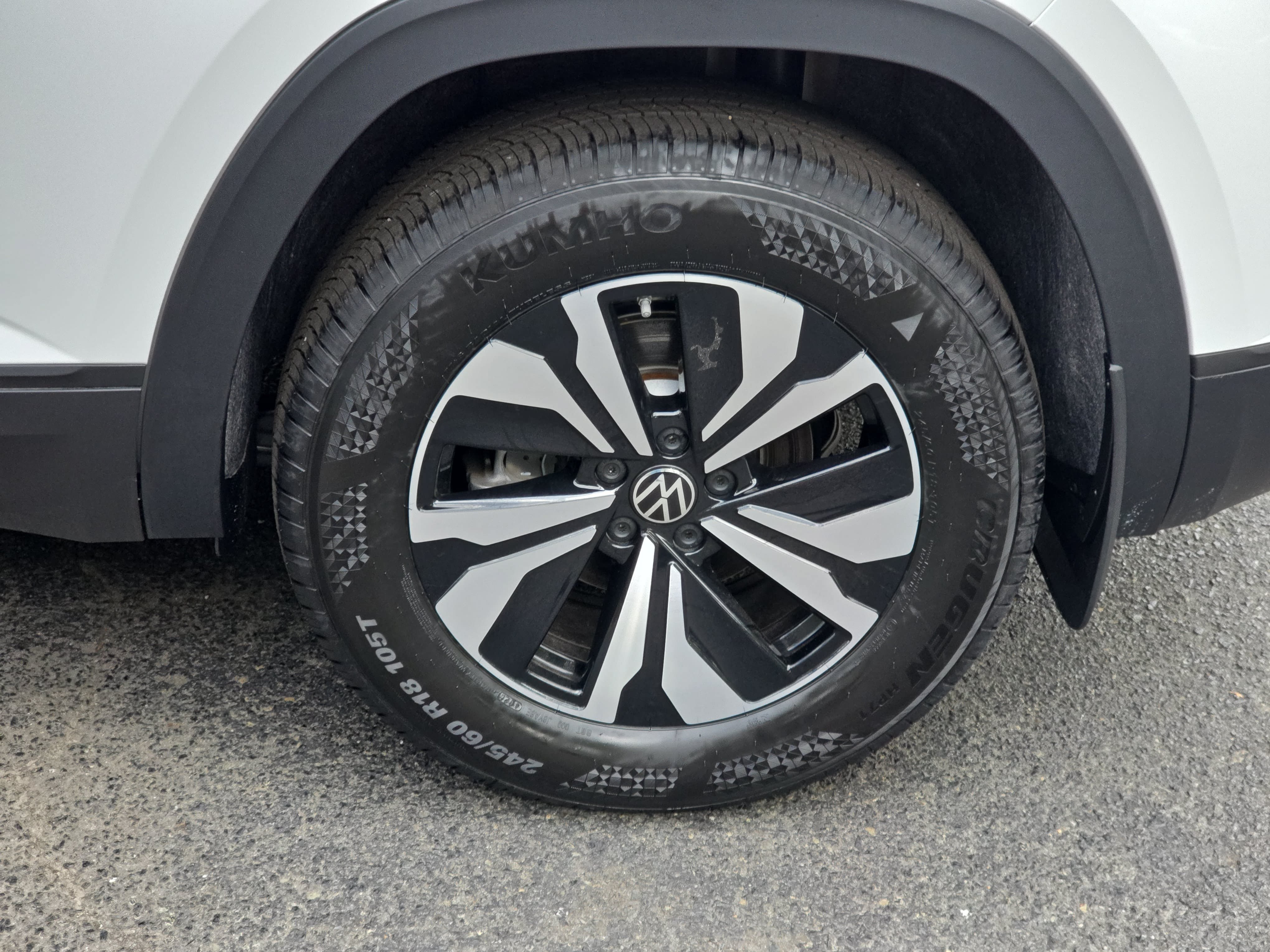 New 2026 Volkswagen Atlas Cross Sport SE FWD image 34