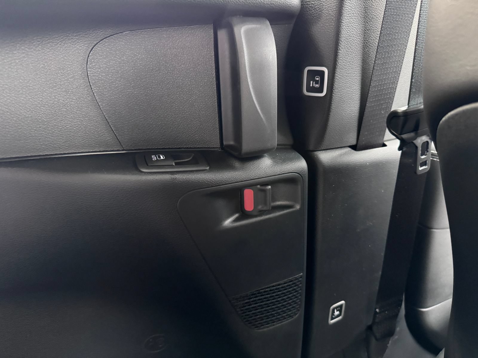 New 2025 Chrysler Pacifica Select FWD image 32