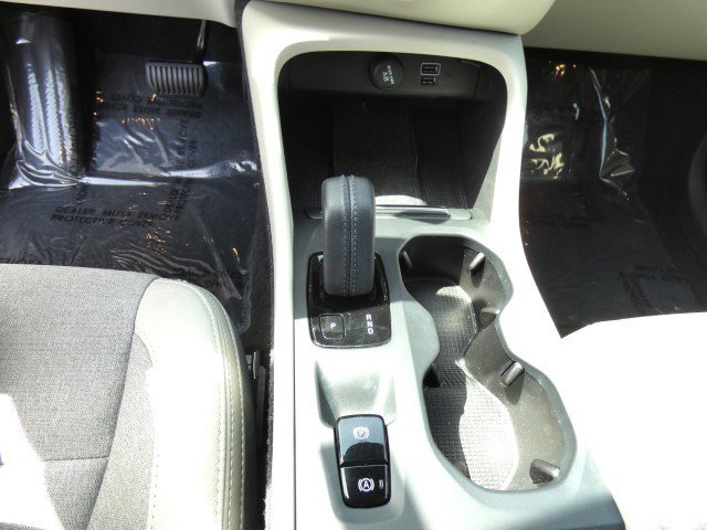 Used 2020 Volvo XC40 T4 Momentum image 27