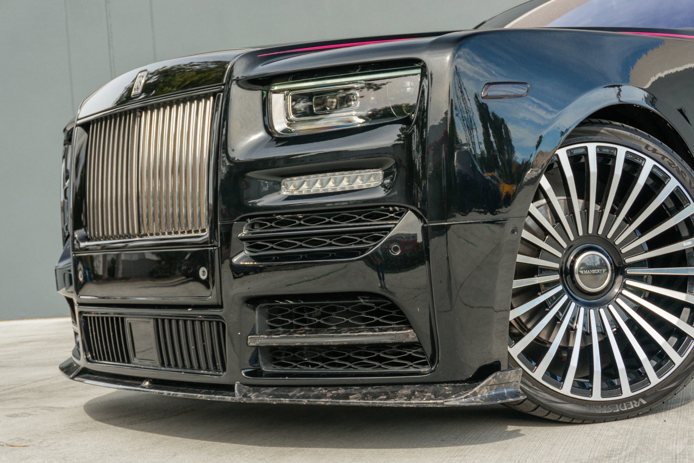 Used 2023 Rolls-Royce Phantom Sedan image 23