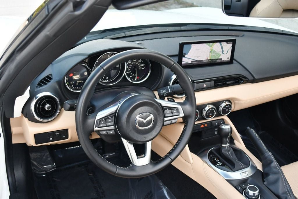 Used 2024 MAZDA MX-5 Miata Grand Touring RWD image 13