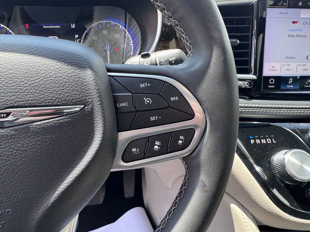 Used 2023 Chrysler Pacifica Limited FWD image 18