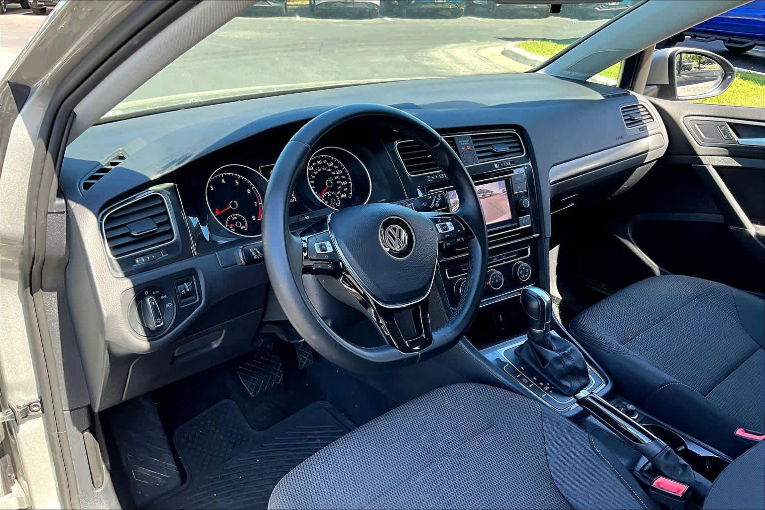 Used 2019 Volkswagen Golf S image 18