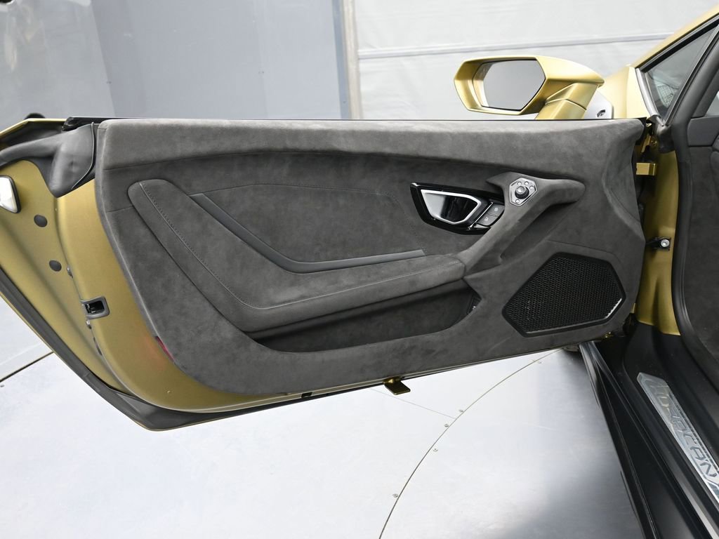 Used 2024 Lamborghini Huracan Sterrato image 15