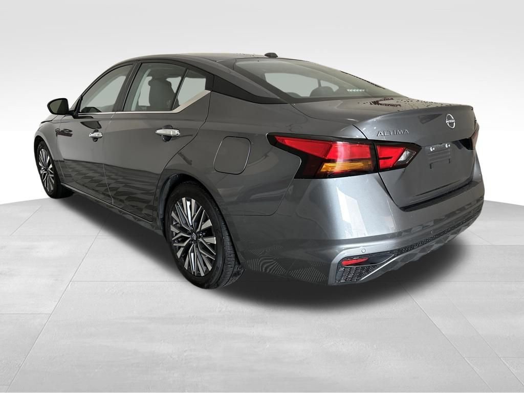 Used 2024 Nissan Altima 2.5 SV image 3
