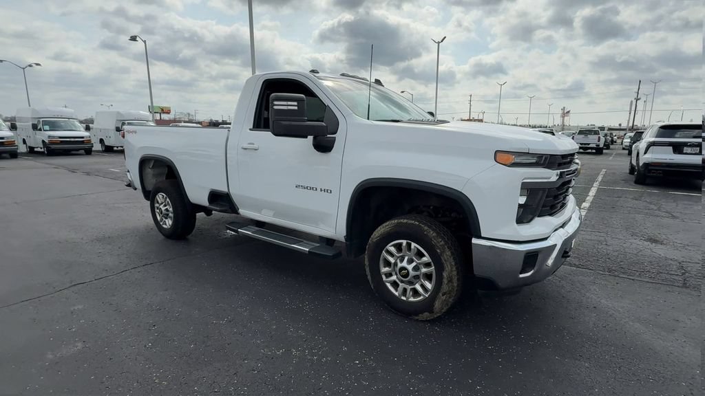Used 2024 Chevrolet Silverado 2500 LT AWD/4WD image 2