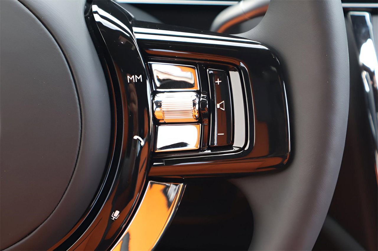 New 2025 Rolls-Royce Cullinan image 21