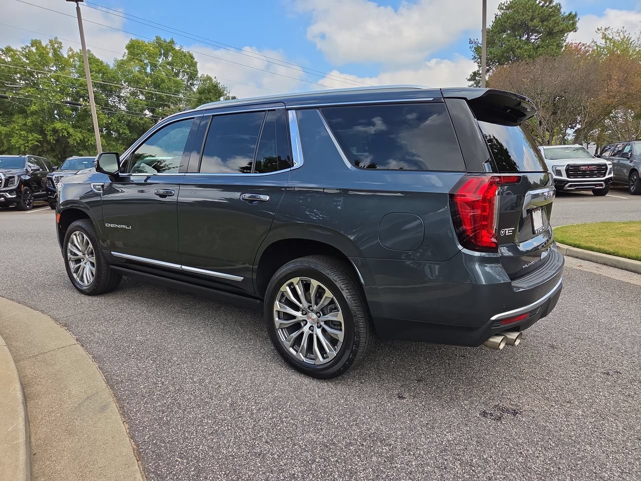 Used 2021 GMC Yukon Denali w/ Denali Ultimate Package AWD/4WD image 6