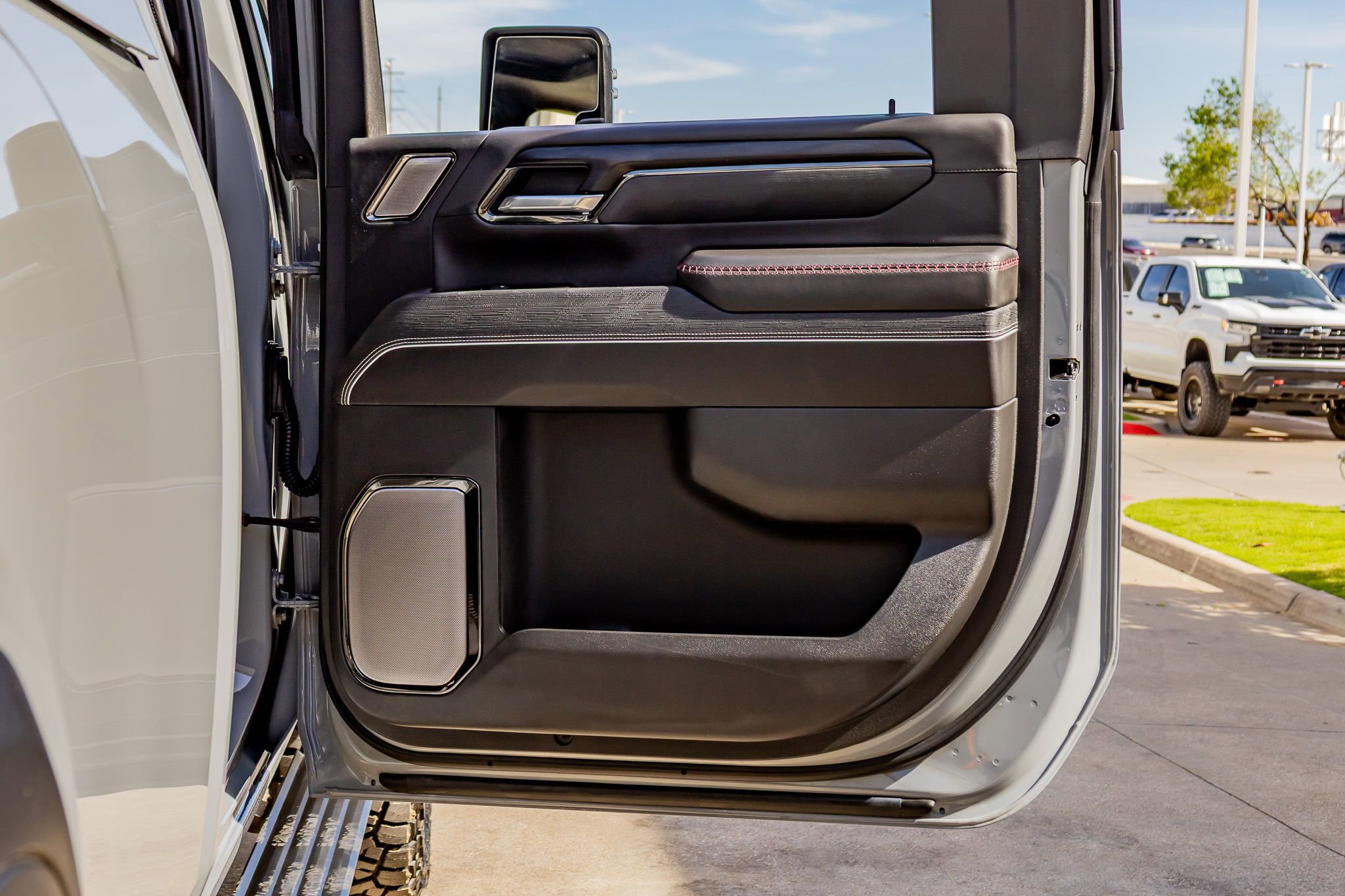 Used 2025 GMC Sierra 2500 AT4X image 38