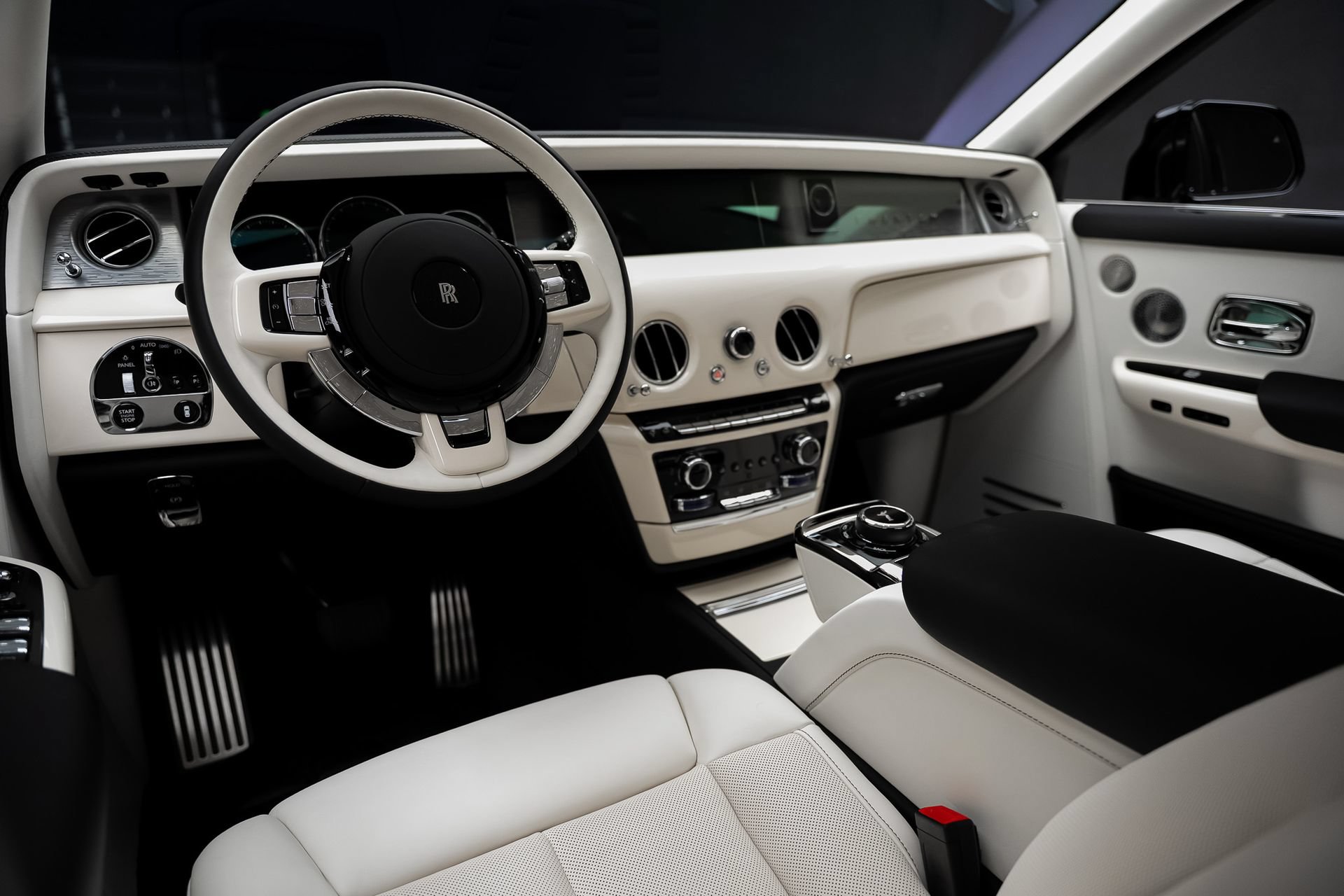 Used 2024 Rolls-Royce Phantom Extended Wheelbase RWD image 3