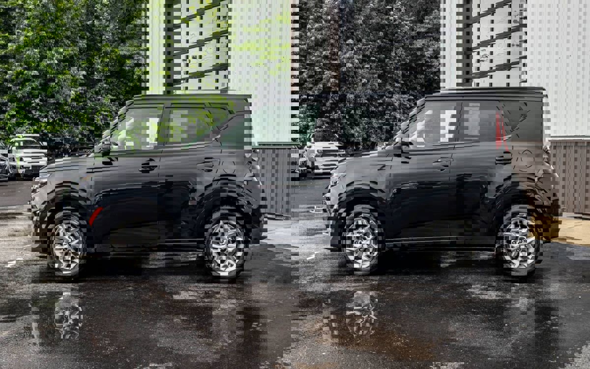 Used 2023 Kia Soul LX w/ LX Technology Package image 2