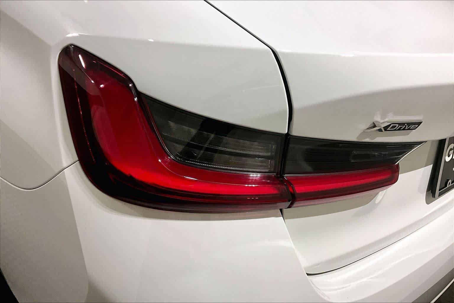 Used 2025 BMW 330i xDrive Sedan w/ Premium Package AWD/4WD image 27