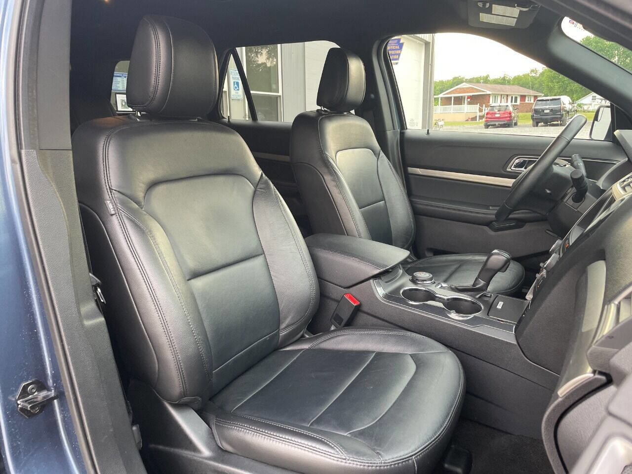 Used 2018 Ford Explorer XLT w/ Equipment Group 202A image 14