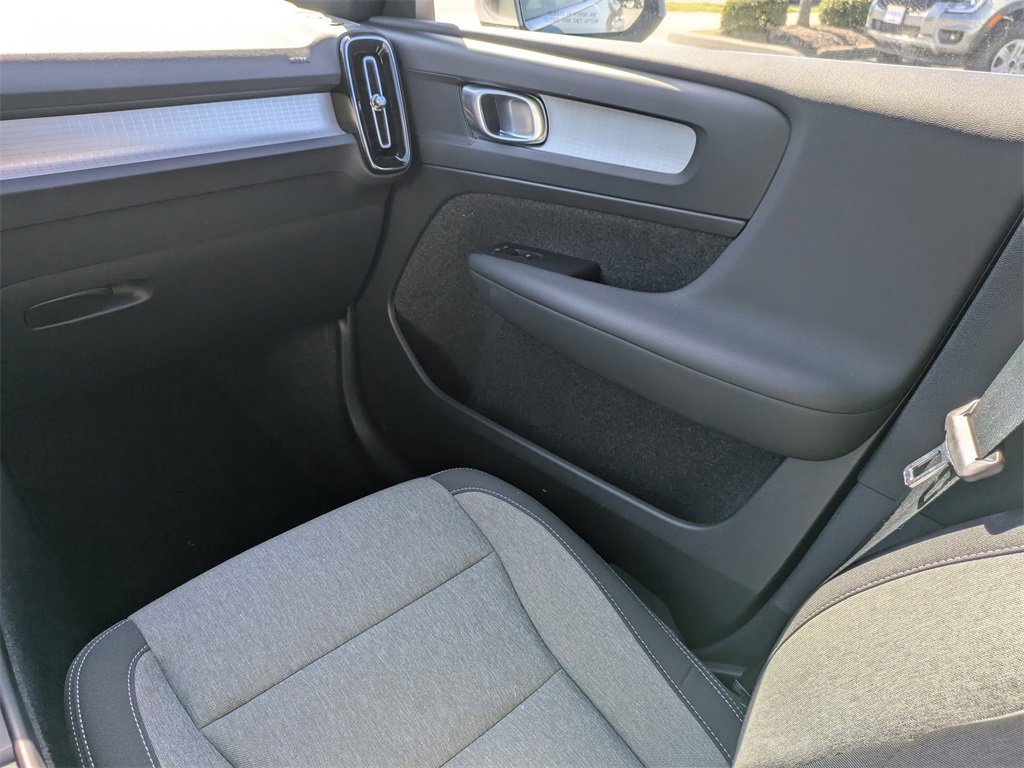 Certified 2025 Volvo XC40 B5 Core image 17