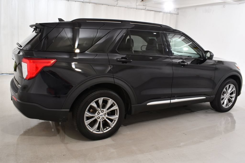 Used 2022 Ford Explorer XLT w/ Equipment Group 202A AWD/4WD image 11