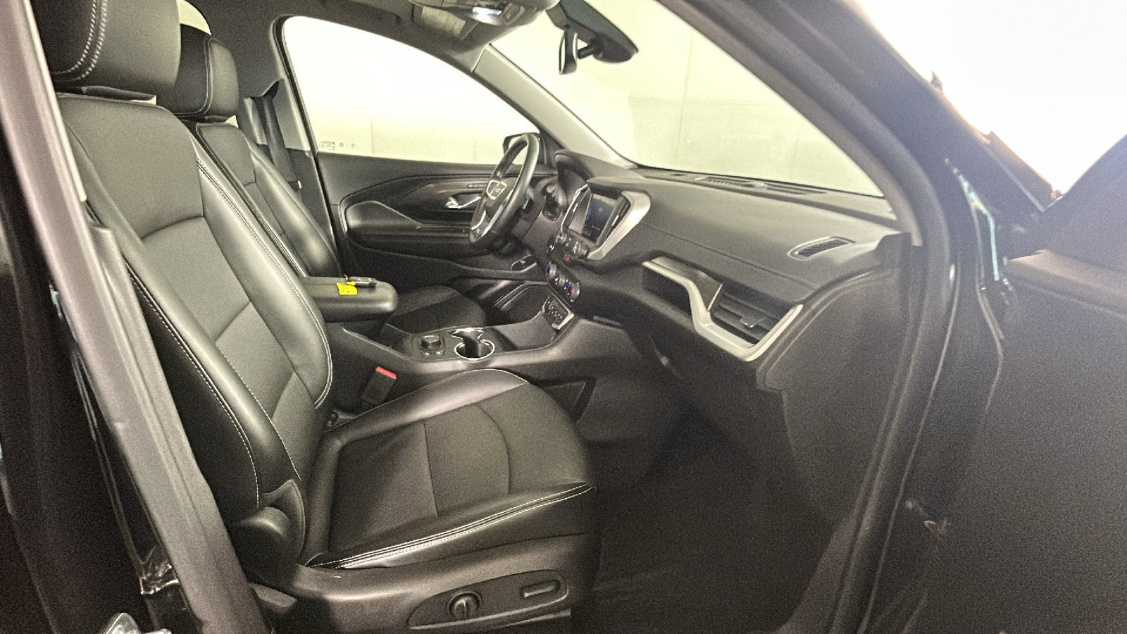 Used 2024 GMC Terrain SLT w/ Elevation Edition FWD image 34