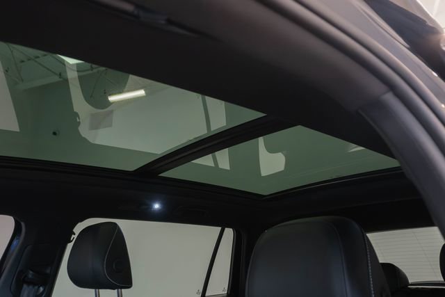 Used 2024 Volkswagen Tiguan SEL R-Line AWD/4WD image 4