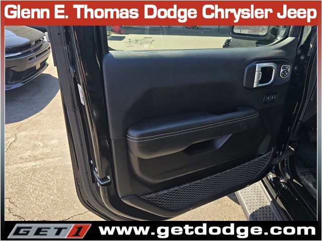 Certified 2022 Jeep Wrangler Unlimited Sahara w/ Cold Weather Group image 24