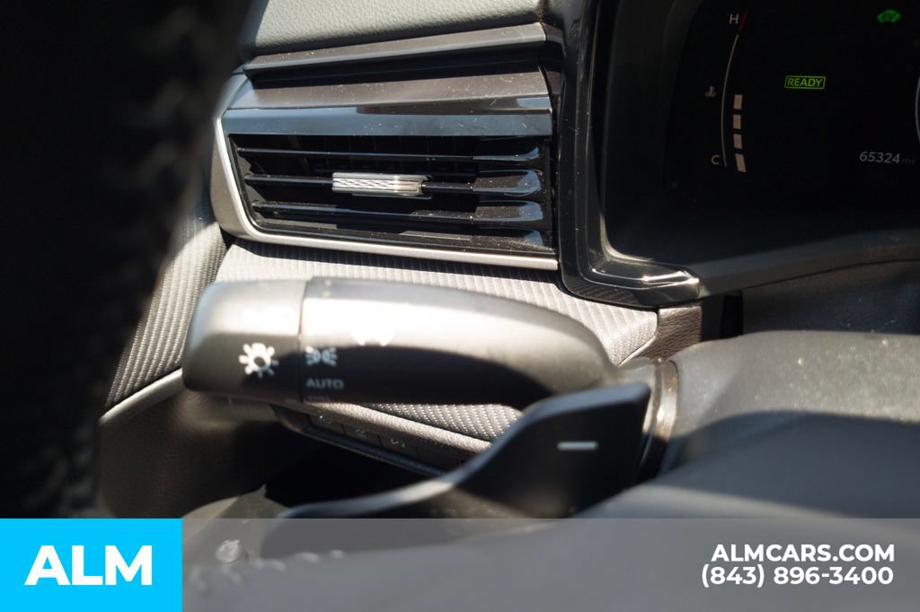 Used 2025 Toyota Camry SE FWD image 32