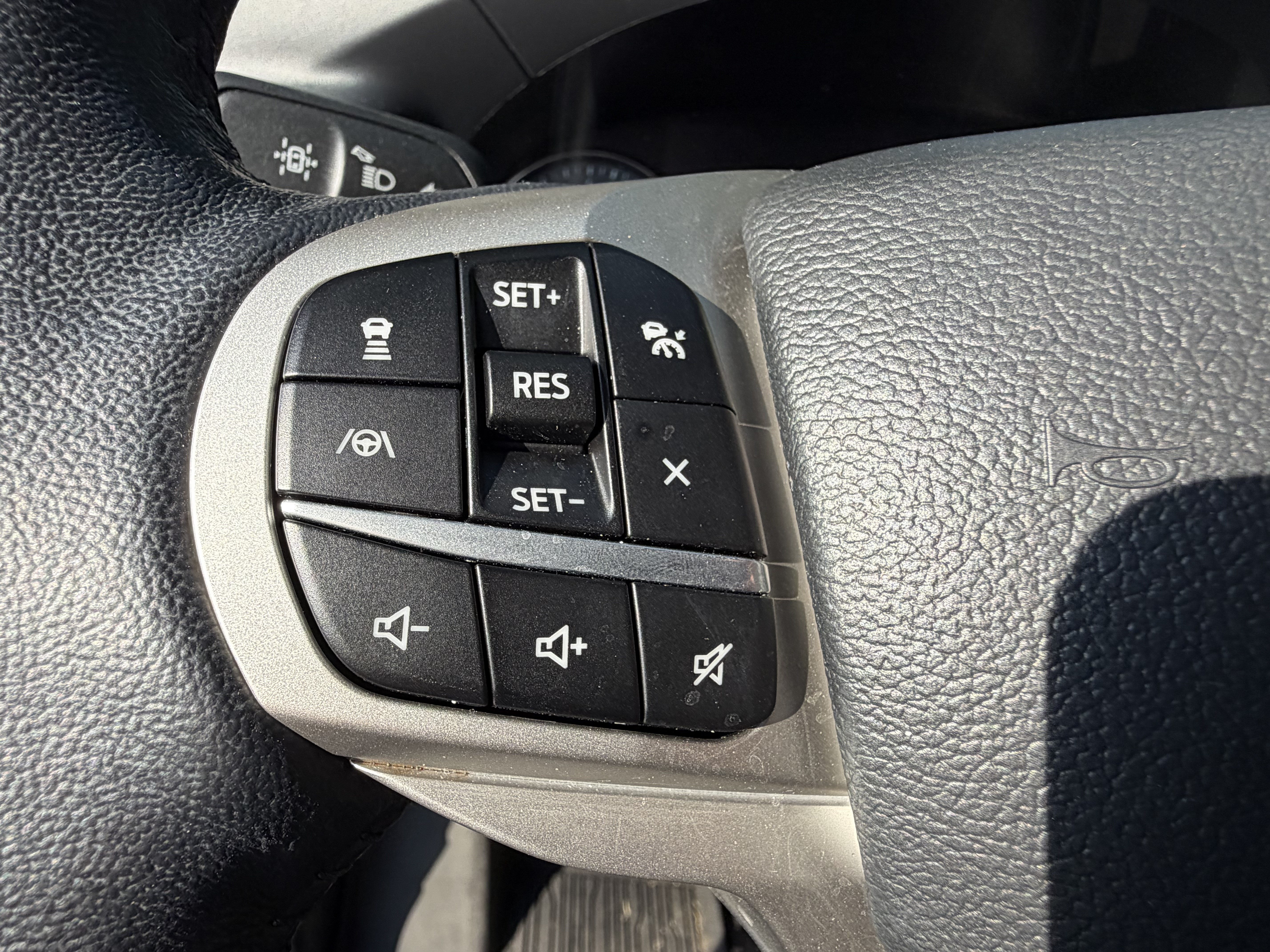 Used 2022 Ford Explorer Limited w/ Equipment Group 301A RWD image 19