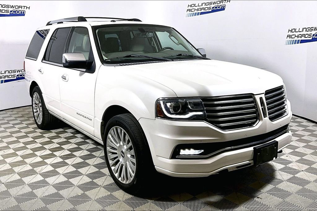 Used 2016 Lincoln Navigator Select image 3