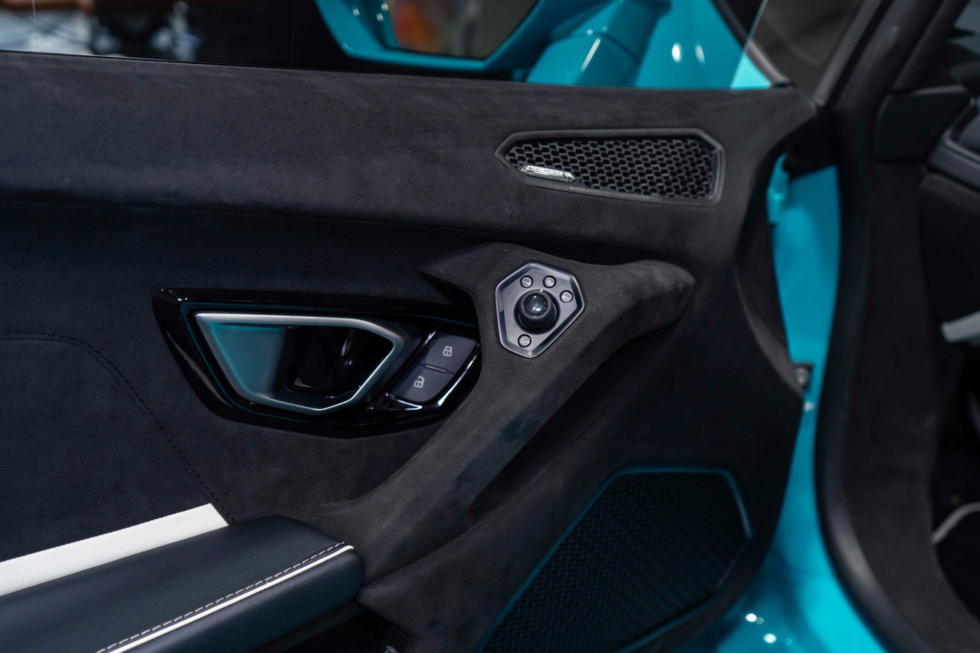 Used 2023 Lamborghini Huracan Tecnica image 32