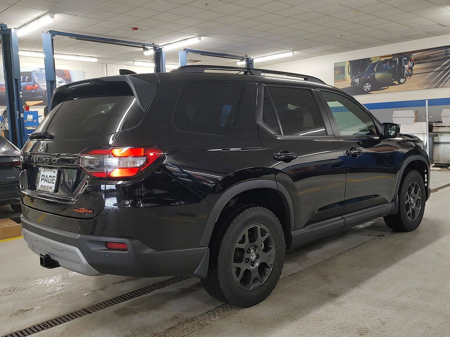Used 2025 Honda Pilot TrailSport image 36
