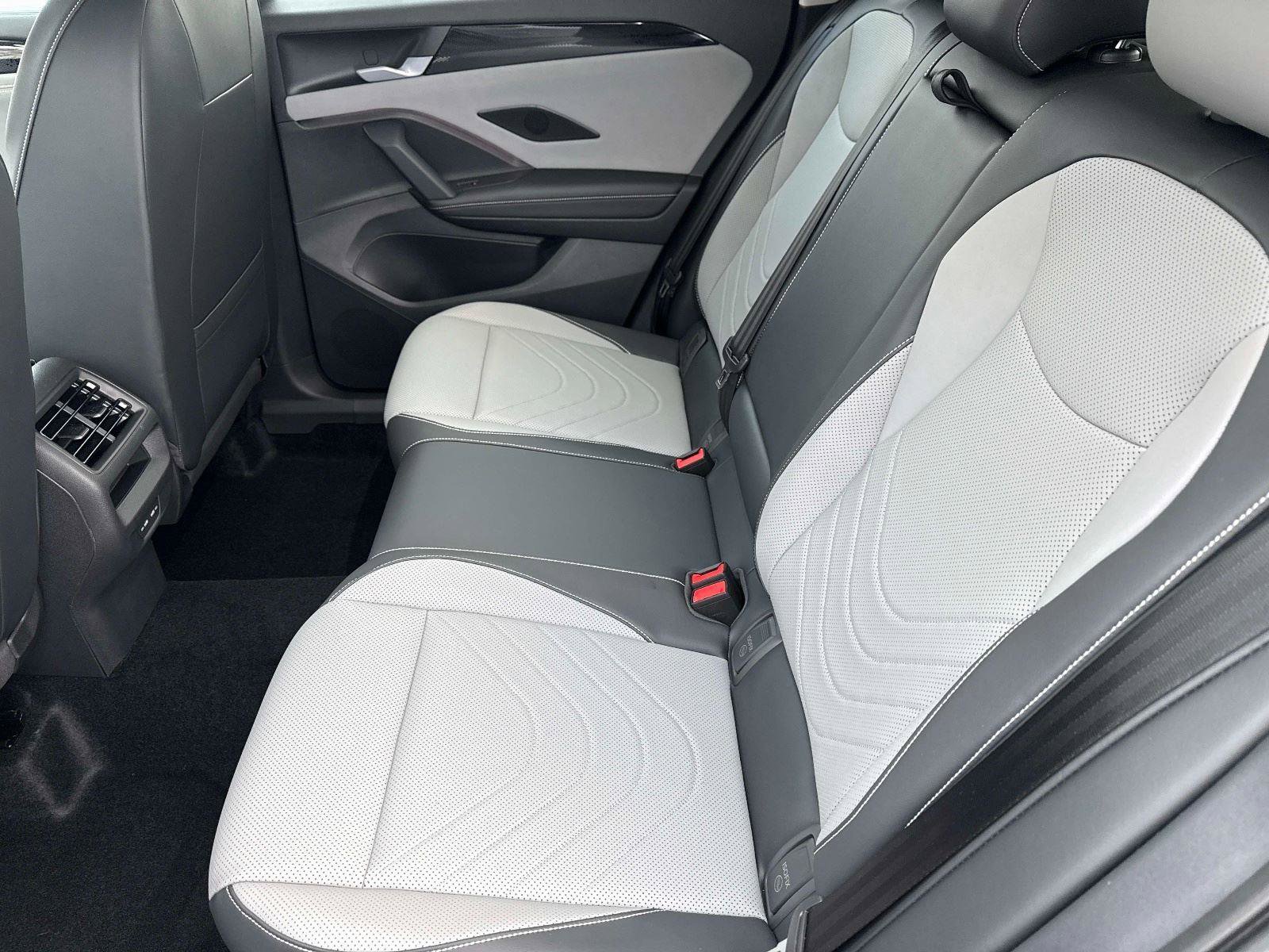 New 2026 Volkswagen Tiguan SE image 13