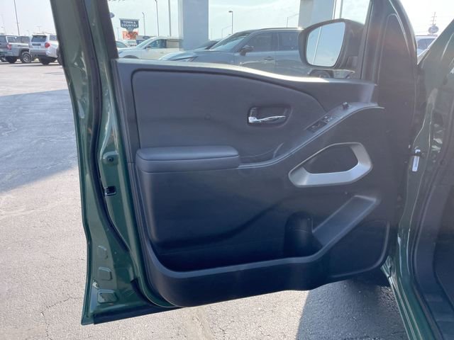 Used 2024 Nissan Frontier SV w/ SV Convenience Package RWD image 9