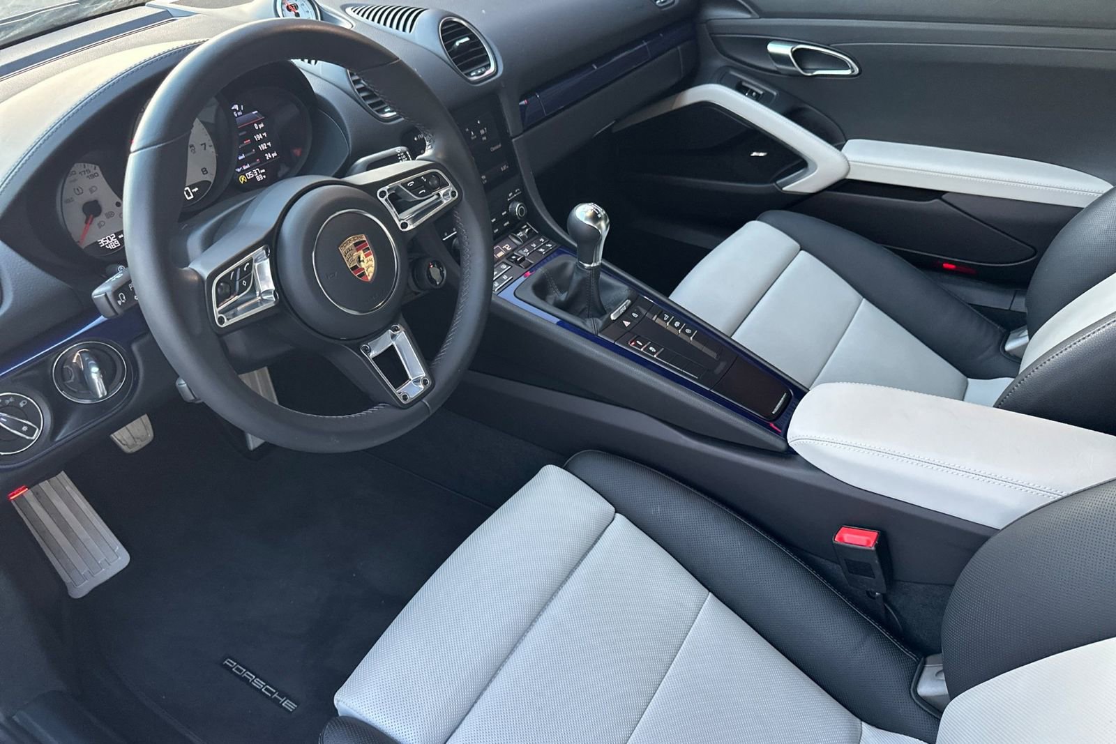 Used 2024 Porsche 718 Cayman S image 4