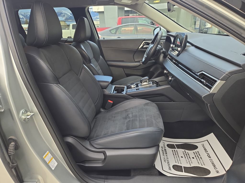 Used 2024 Mitsubishi Outlander SE image 18